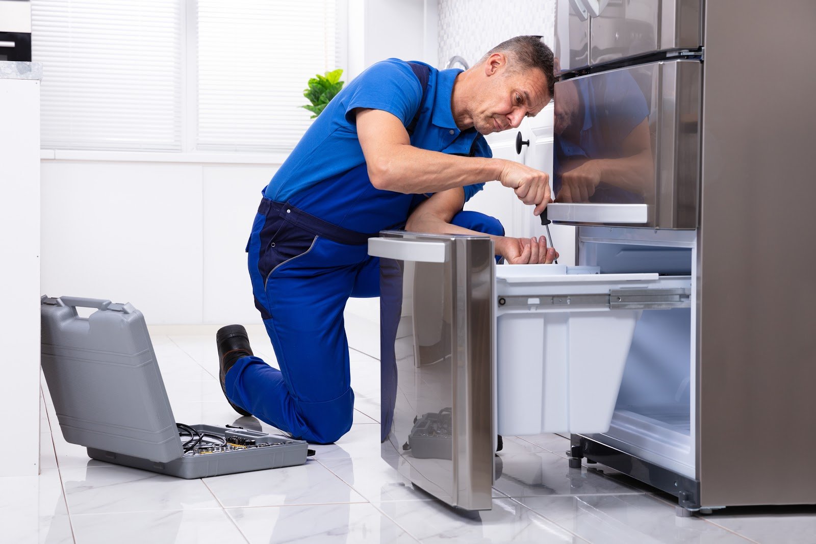 Service-technician-refrigerator-appliance-repair
